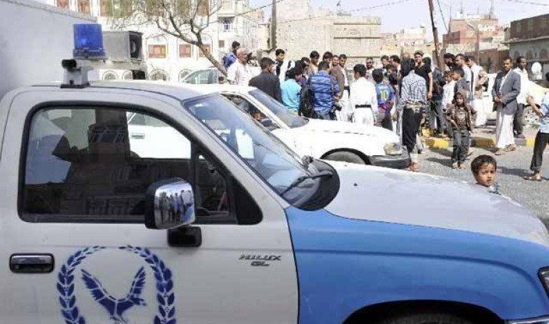 یمن میں صدارتی محل کے قریب عدن کے گورنر پر قاتلانہ حملہ، 6 فوجی ہلاک یمن میں صدارتی محل کے قریب عدن کے گورنر پر قاتلانہ حملہ، 6 فوجی ہلاک