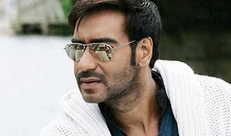 اجے دیوگن اداکاری اور ہدایتکاری کے بعد گلوکاری کے میدان میں کود گئے اجے دیوگن اداکاری اور ہدایتکاری کے بعد گلوکاری کے میدان میں کود گئے