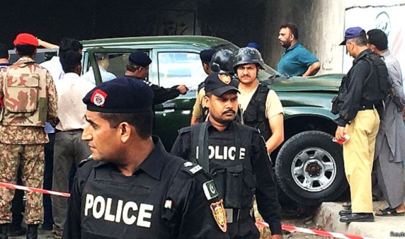 کراچی میں فوجی گاڑی پر فائرنگ، دو اہلکار ہلاک کراچی میں فوجی گاڑی پر فائرنگ، دو اہلکار ہلاک