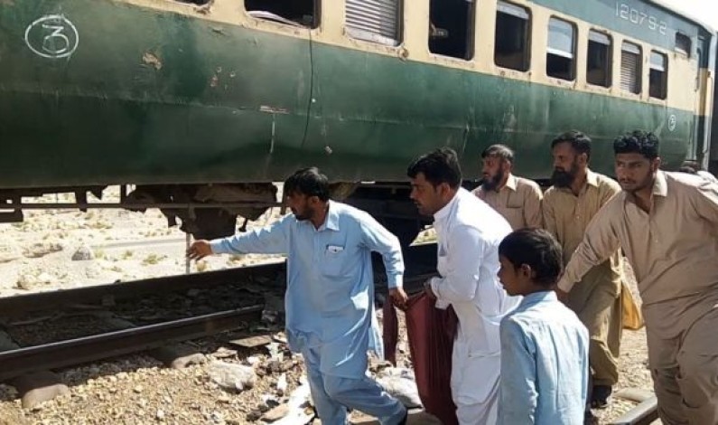 مچھ میں ریلوے ٹریک پر دھماکے، جعفر ایکسپریس کے چھ مسافر ہلاک مچھ میں ریلوے ٹریک پر دھماکے، جعفر ایکسپریس کے چھ مسافر ہلاک