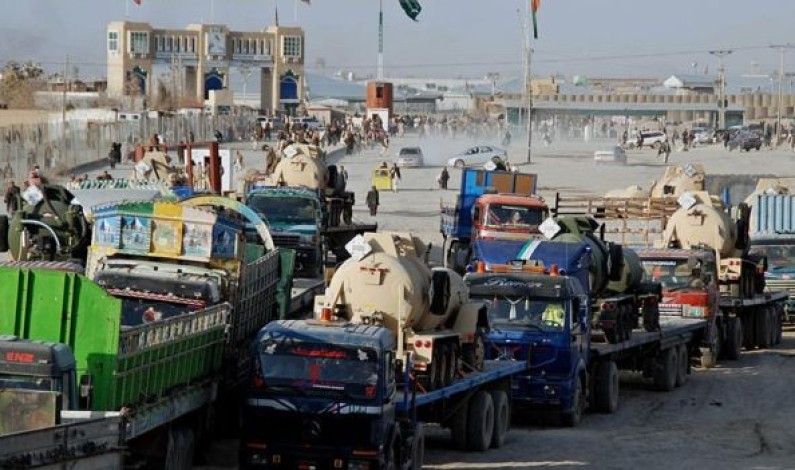 قندہار میں حکام نے پاکستانی ٹرکوں پر پانچ ہزار افغانی بطور کارگو چارجز عائد کر دیے قندہار میں حکام نے پاکستانی ٹرکوں پر پانچ ہزار افغانی بطور کارگو چارجز عائد کر دیے