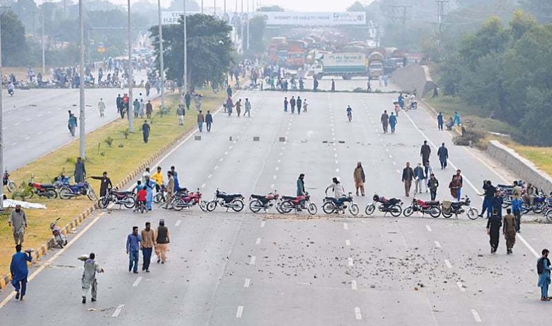 Govt opts for talks with TLP to end standoff Govt opts for talks with TLP to end standoff